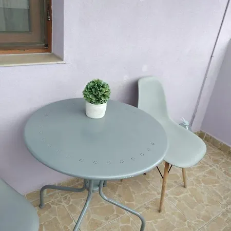 10 Apartment *